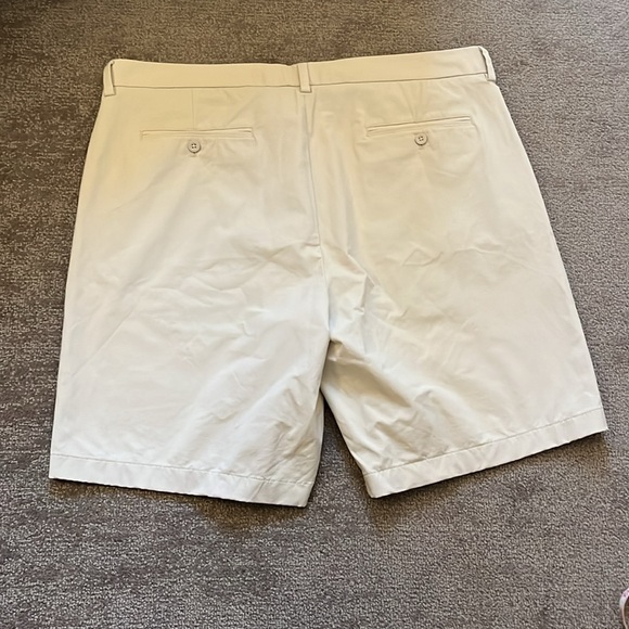 Vineyard Vines On The Go Performance Shorts Size 38 - Picture 9 of 9